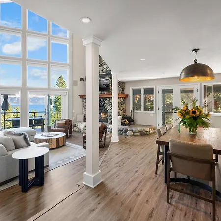 Luxury Tahoe Vacation Rental With Hottub & Lake Views
